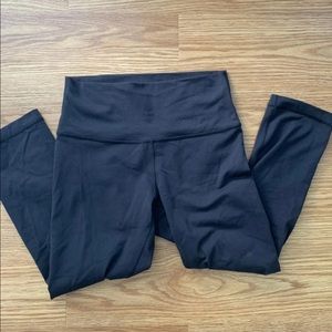 Black Lululemon Cropped Wunder Unders